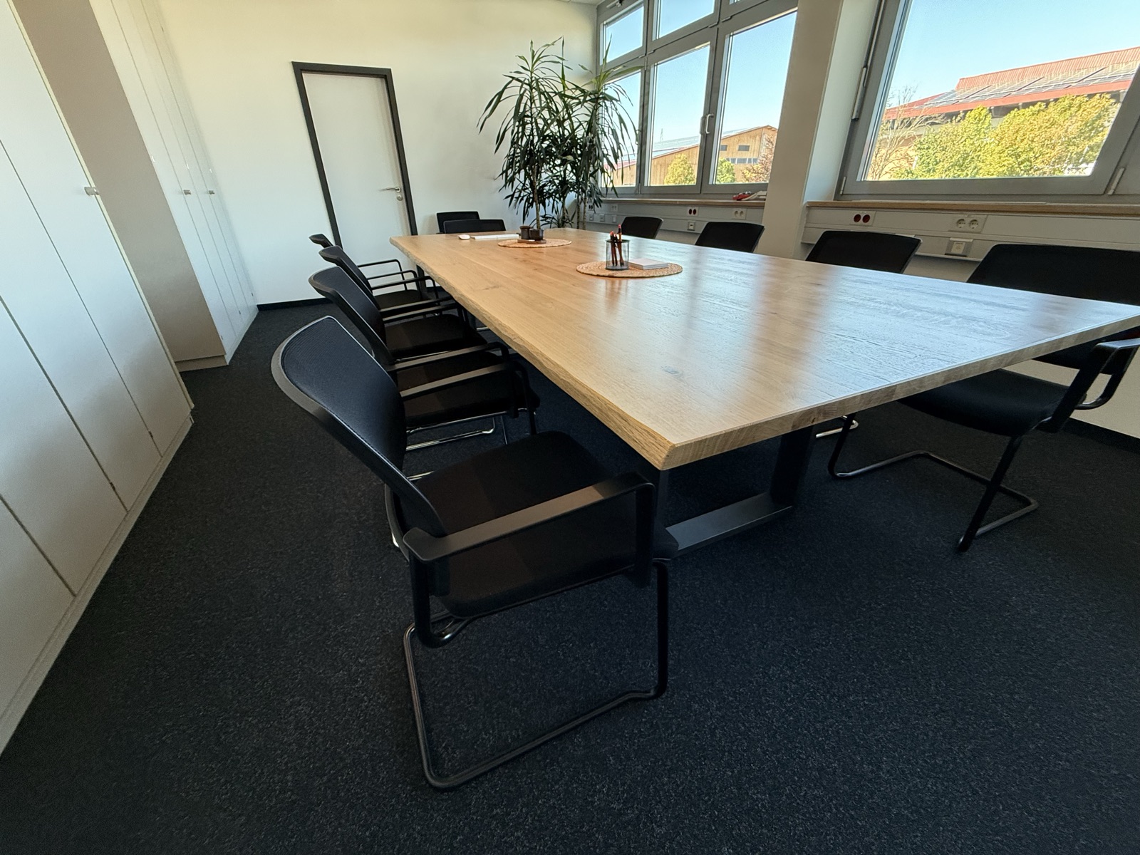 Besprechungsraum, Blick zum Fenster